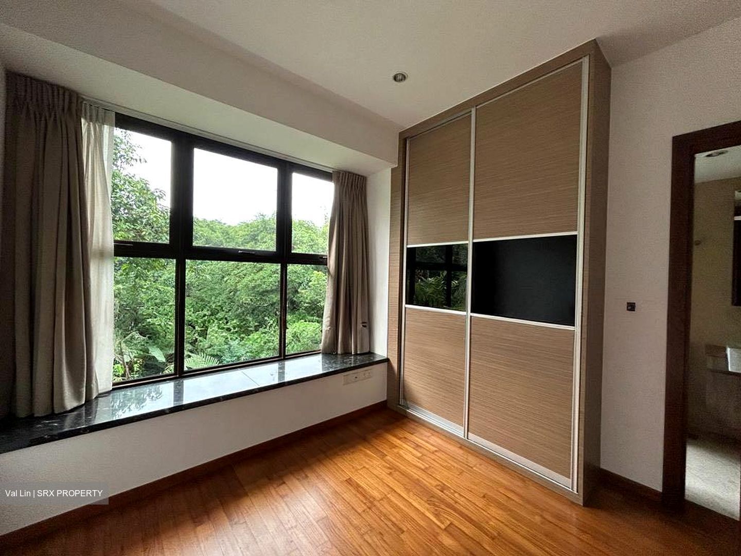 Holland Link (D10), Terrace #499208991